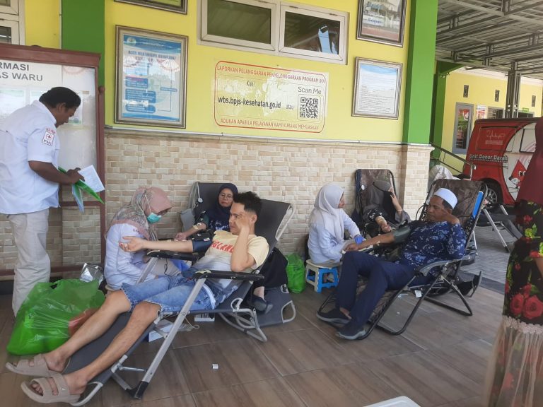DONOR DARAH DI PUSKESMAS WARU